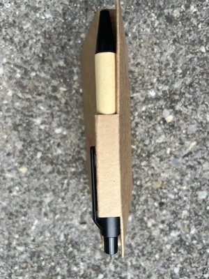 Neues liniertes Notizbuch mit Kugelschreiber Bild 4