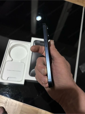 iPhone 15 Pro Black Titanium Bild 6