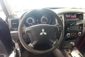 Mitsubishi Pajero Bild 11