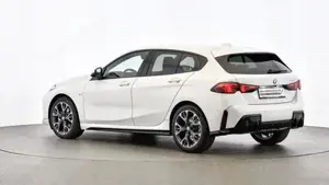 BMW 120i 5-Türer // M Sportpaket // Head Up Display // Anhängerkupplung Bild 2