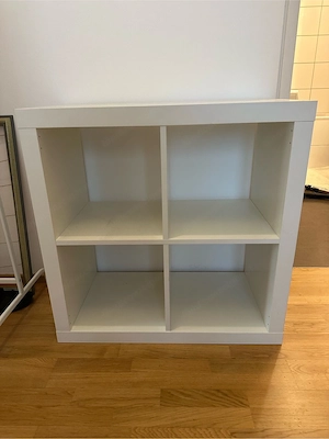 Klassisches IKEA Regal