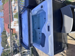 Outdoor-Whirlpool für 4 Personen inkl. Abdeckung & Einstieg Bild 2
