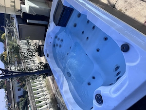 Outdoor-Whirlpool für 4 Personen inkl. Abdeckung & Einstieg Bild 5