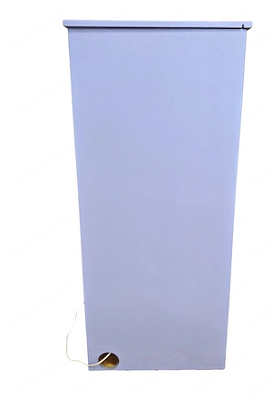 Stehtisch (verschließbar, Vorderseite beleuchtbar) mit Lüftungslöchern - Tischlerarbeit Bild 4
