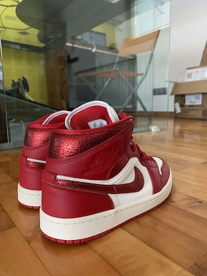 Nike Air Jordan 1 Mid SE Rot Weiß   Gr. 40   Neu mit Originalbox Bild 2