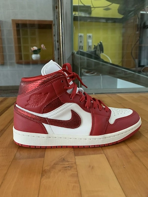 Nike Air Jordan 1 Mid SE Rot Weiß   Gr. 40   Neu mit Originalbox Bild 3