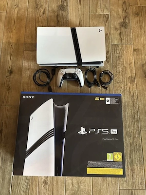 PlayStation 5 PRO + Remote-Player Midnight Black Bild 2