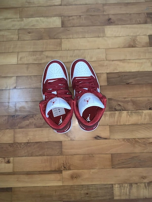 Nike Air Jordan 1 Mid SE Rot Weiß   Gr. 40   Neu mit Originalbox Bild 4