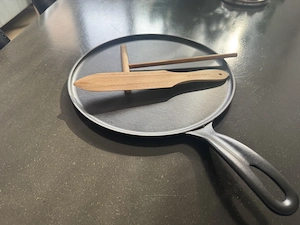 Le Creuset Crepespfanne aus Gusseisen 27 cm schwarz
