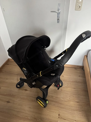 Doona Babyschale mit Fahrgestell + Isofix-Basis - Top Zustand Bild 3