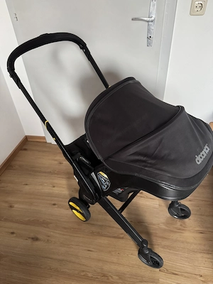 Doona Babyschale mit Fahrgestell + Isofix-Basis - Top Zustand Bild 2