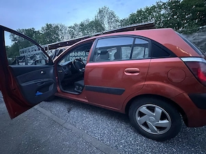 Kia rio 2 1.4 16v Bild 3