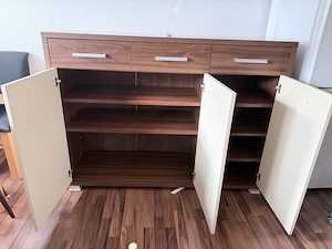 Schrank.     Bild 4