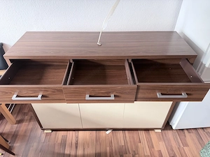 Schrank.     Bild 3
