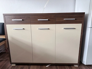 Schrank.     Bild 2