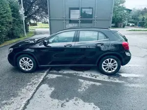 Mercedes-Benz GLA 180 Edition lifestyle AMG Optik 1. Besitz Black Bild 3