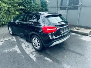 Mercedes-Benz GLA 180 Edition lifestyle AMG Optik 1. Besitz Black Bild 4