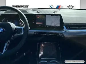 BMW X1 sDrive18d M-Sportpaket // Panorama Glasdach // elektr. Anhängerkupplung Bild 7