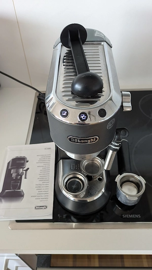 Delonghi Dedica EC685 Espresso Siebträger Maschine (gebraucht, tropft etwas nach)