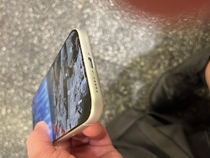 iPhone 17 pro , 256 gb, im Dezember 25 , gekauft , silber , mit 2 Schutzhüllen von Apple,  Bild 5