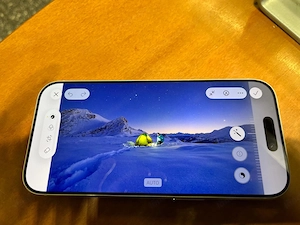 iPhone 17 pro , 256 gb, im Dezember 25 , gekauft , silber , mit 2 Schutzhüllen von Apple,  Bild 6