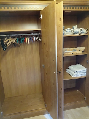Kleiderschrank  Bild 2