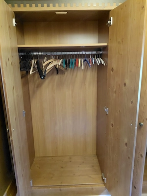Kleiderschrank  Bild 3