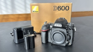 Nikon D600 Vollformat-Set mit Nikon 24 85 mm VR + Zusatzakku + Buch Bild 4