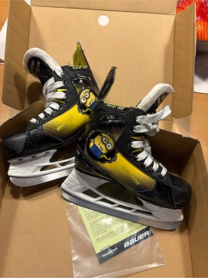 Eislaufschuhe im Minions-Design Bild 4