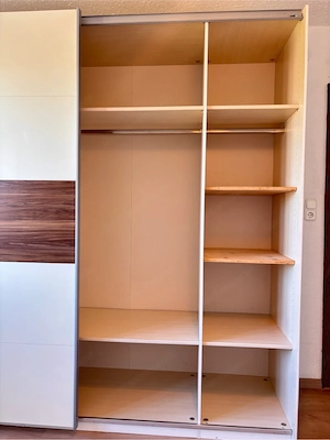 Moderner Schwebetürenschrank - 242 cm breit (zu verschenken)  Bild 4