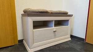 Hom 'in Wandspiegel und Gardarobebank Bild 2