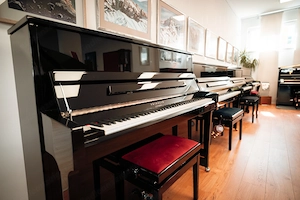 Yamaha Klavier U1, schwarz poliert -mit Silent - kostenlose Lieferung in ganz Österreich (*) Bild 16