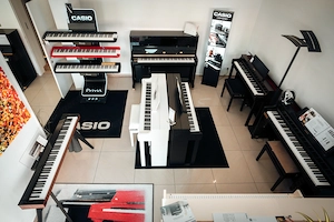Yamaha Klavier U1, schwarz poliert -mit Silent - kostenlose Lieferung in ganz Österreich (*) Bild 15