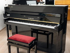 Yamaha Klavier mit Silent System-schwarz poliert-Werkstattgeprüft-5 Jahre Garantie- Gratis Lieferung Bild 3