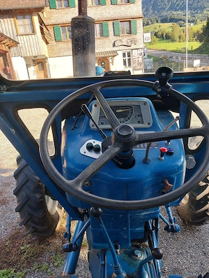 Ford 3000 Allrad  Bild 3