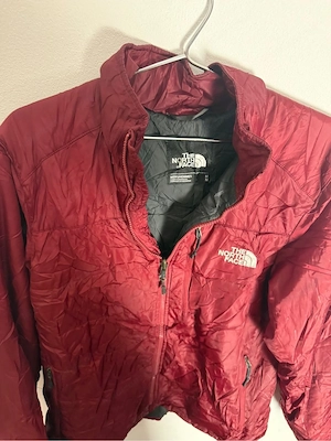 The North Face Burgundy Pufferjacke Bild 3