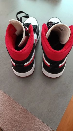 Air Jordan 1 Mid "Chicago" Bild 3