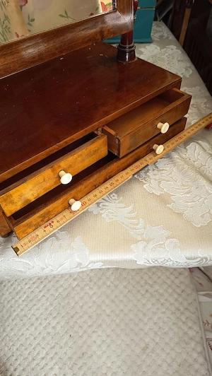 Spiegelschränkchen  Bild 4