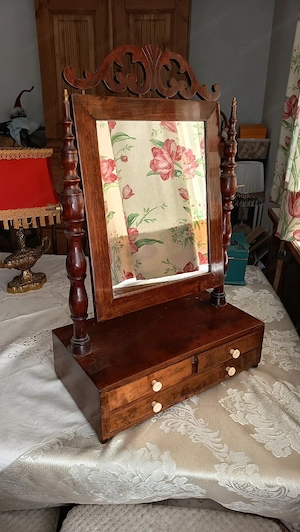 Spiegelschränkchen  Bild 2