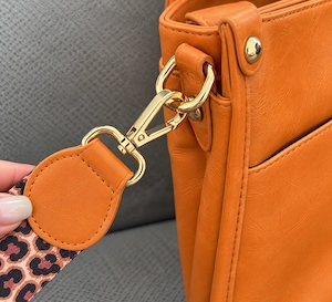 Umhängetasche Handtasche mit Leo-Schultergurt Bild 5