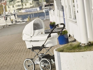 Kinderwagen EmmalJunga Mondial De Luxe - Classic White Leatherette Pram Package Bild 5