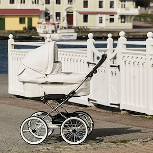 Kinderwagen EmmalJunga Mondial De Luxe - Classic White Leatherette Pram Package Bild 2