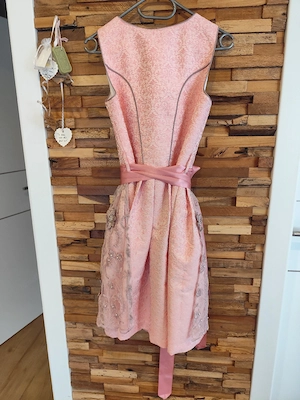 Wunderschönes Alpin de Luxe Dirndl  Bild 2