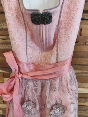 Wunderschönes Alpin de Luxe Dirndl  Bild 4