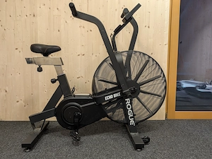 Rogue Echo Bike V3.0 mit Wind Guard und Zubehör