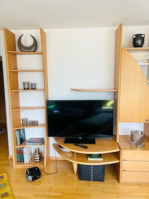 Wohnzimmer-Regal mit vielen Details Bild 2