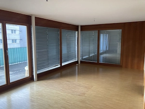 2-Zimmer-Dachwohnung mit großer Terrasse & Tiefgarage 