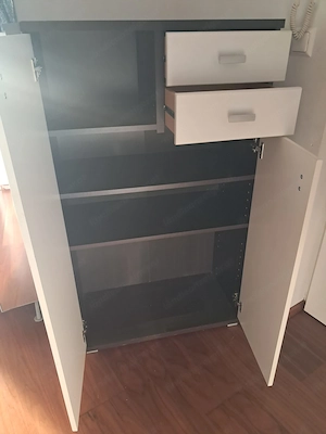 Schöner Garderobenschrank Kästchen  Bild 2