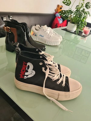 verschiedene schuhe Bild 2