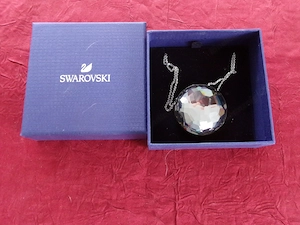 Swarovski - Halskette mit grauem Stein Bild 4